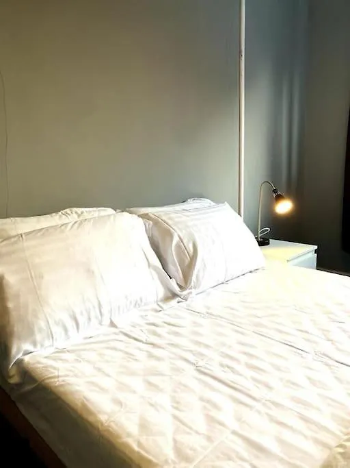 Southampton Central Apartment - 5 Double Beds, 5 Bedrooms, 2 Bathrooms - Large Bedrooms - Perfect For Contractors, Large Groups Of Friends, Families 0*,